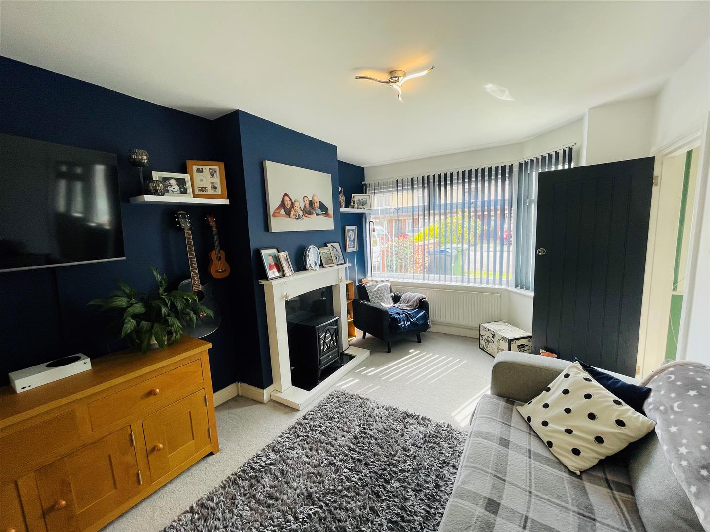 Warwick Crescent, Melksham Lock and Key